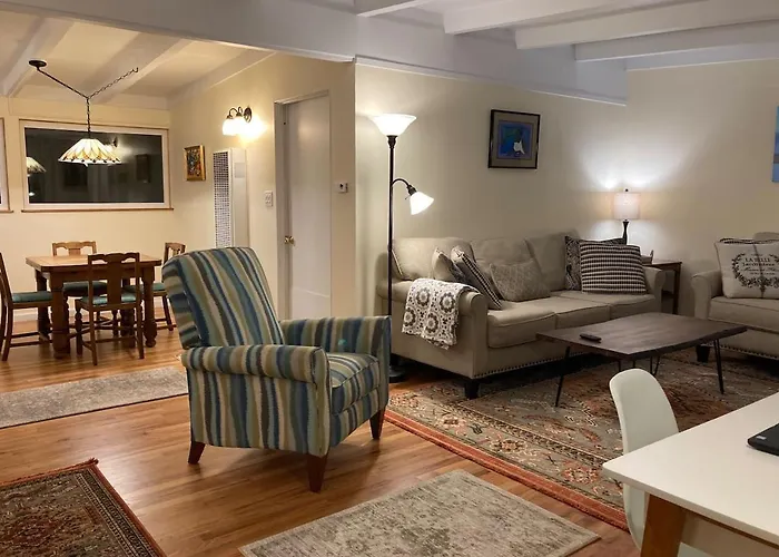 Cozy Hideaway And Hot Tub. Pet Friendly.