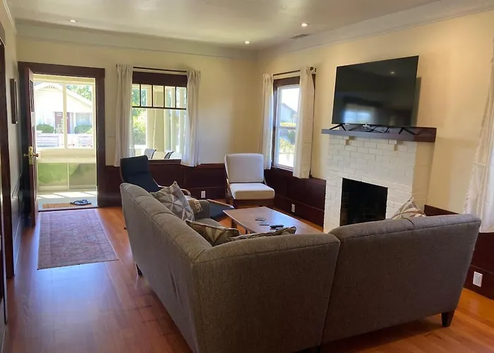Henderson Hideout Hot Tub And Pet Friendly.