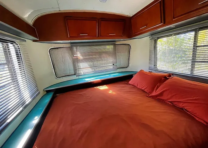 Peaceful Farm Airstream Camper Retreat - Hot Tub